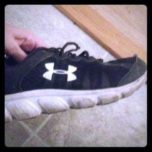 Boys under armour shoes size 5